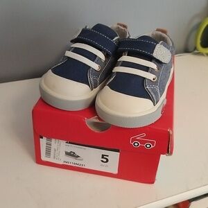 New in box See Kai Run Stevie II, chambray, size 5 baby